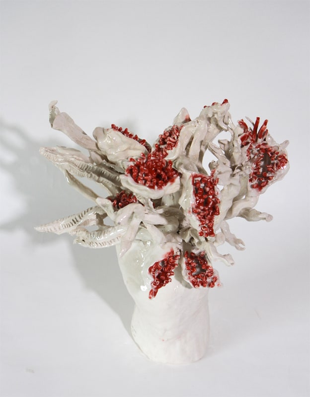 Vase moyen figue blanc et rouge, 2019 Céramique 41 x 40 cm, BC-1938 ©BACHELOT&CARON