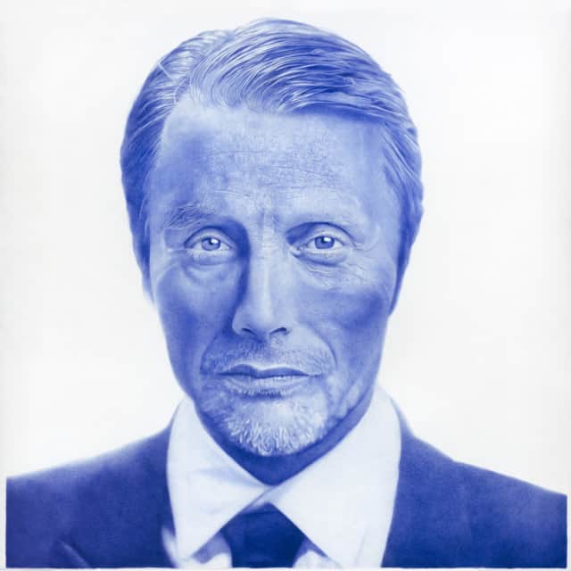 Mads Mikkelsen, 2019 Dessin au stylo à bille bleu sur papier 150 x 150 cm, KO-1901 ©KONRAD (collection privée)