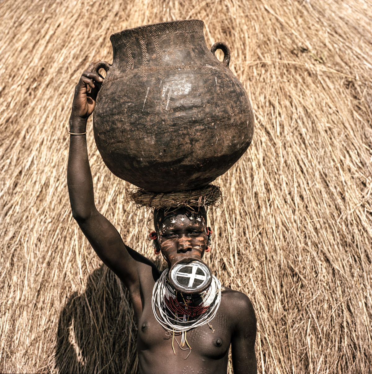 Surmas #4, Ethiopie, 2011 Photographie Fine Art print sur papier Hahnemühle 100 x 100 cm, SG-SU04 ©Stephan Gladieu