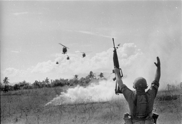 Première division hélico, Guerre du Vietnam, décembre 1967, GC-06035-03A ©Fondation Gilles Caron