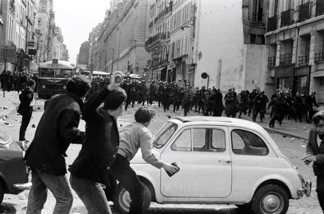 Affrontements CRS-étudiants rue des écoles, Paris, mai 1968, GC-08079-023  ©Fondation Gilles Caron