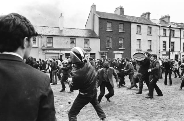 Manifestation des catholiques pour la défense de leurs droits, Ulster, Irlande du Nord, 12 août 1969, GC-16359-28 ©Fondation Gilles Caron