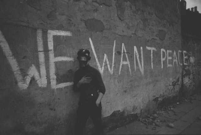 We want peace, Londonderry, Irlande du Nord, août 1969, GC-16432-022 ©Fondation Gilles Caron
