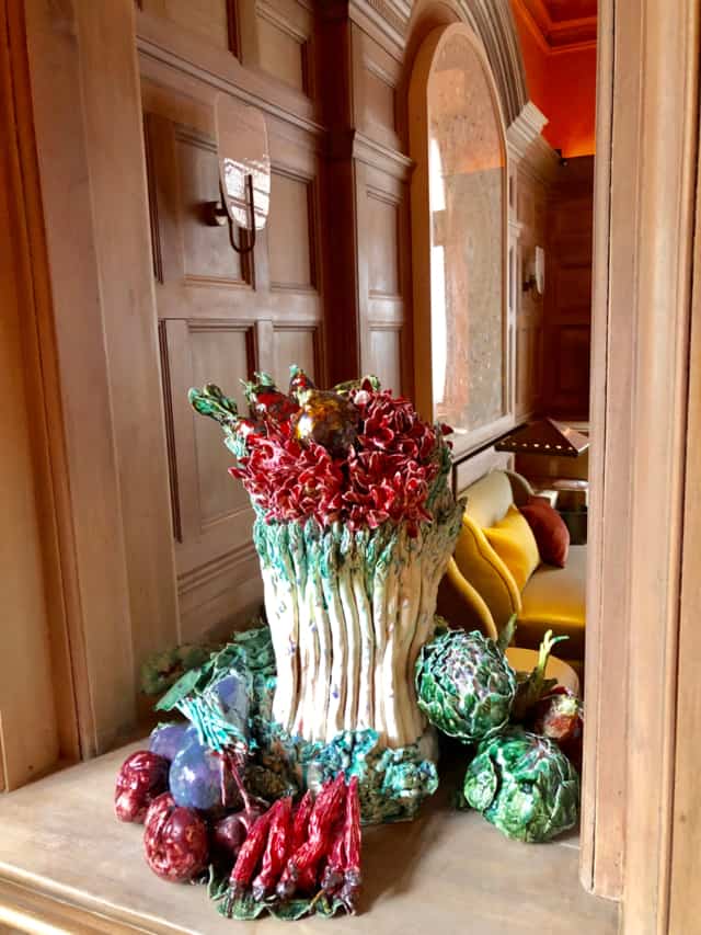 Bouquet d'asperges, Folie potagère 2019, Installation-céramiques, Le-connaught, Londres Restaurant Hélène Darroze, ©Bachelot&Caron