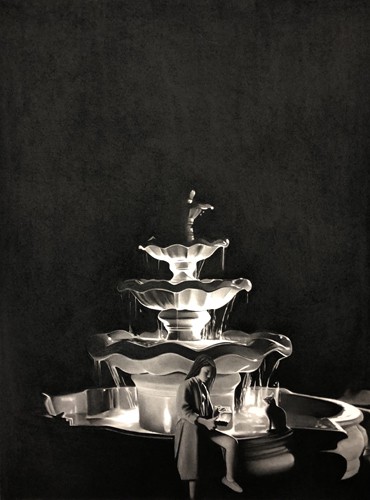 Thérèse, la fontaine et le chat, 2019 Dessin à la pierre noire sur papier 86 x 66 cm, RT965 ©Raphaël Tachdjian
