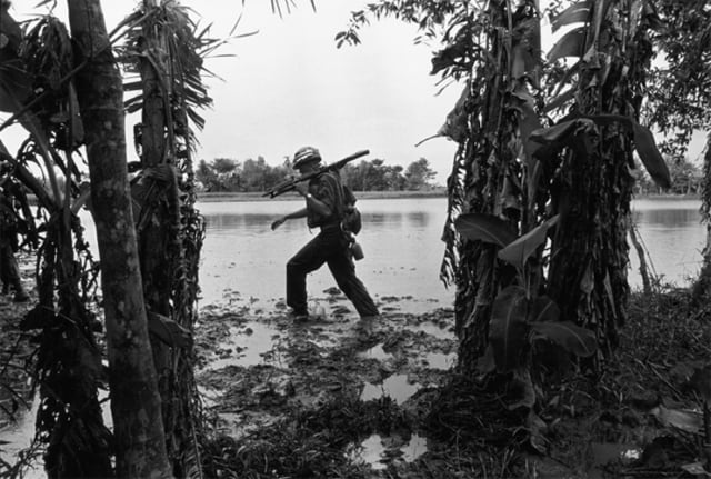 Soldat dans la boue, Guerre du Vietnam, 1967, GC-06107_06-6A ©Fondation Gilles Caron