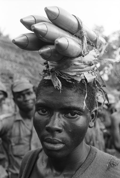 Roquettes de fabrication locale, Sécession de la province du Biafra, Nigéria, avril 1968, GC-NC34 ©Fondation Gilles Caron