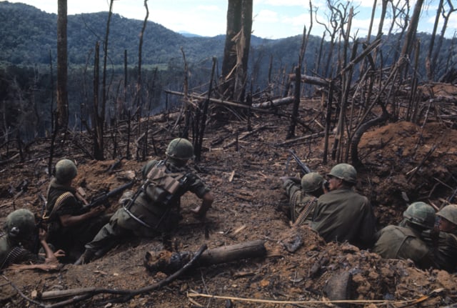 Guerre du Vietnam, Dak To, colline 875, novembre 1967, GC-V5 ©Fondation Gilles Caron