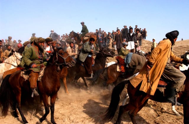 Célébration du mariage de la fille du chef du village de Jerbushi, province du Takhar, Afghanistan, novembre 2001 ©James Hill