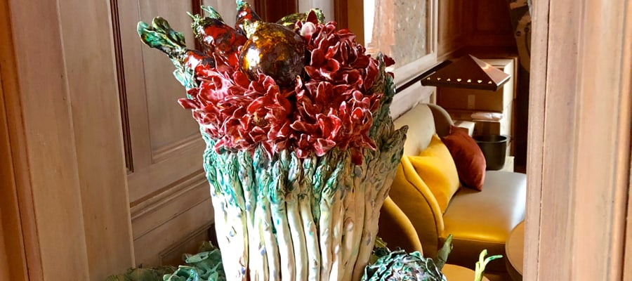 BouquetdaspergesFoliepotagere2019InstallationceramiquesTheConnaughtLondresRestaurantHeleneDarrozeBachelotCaron