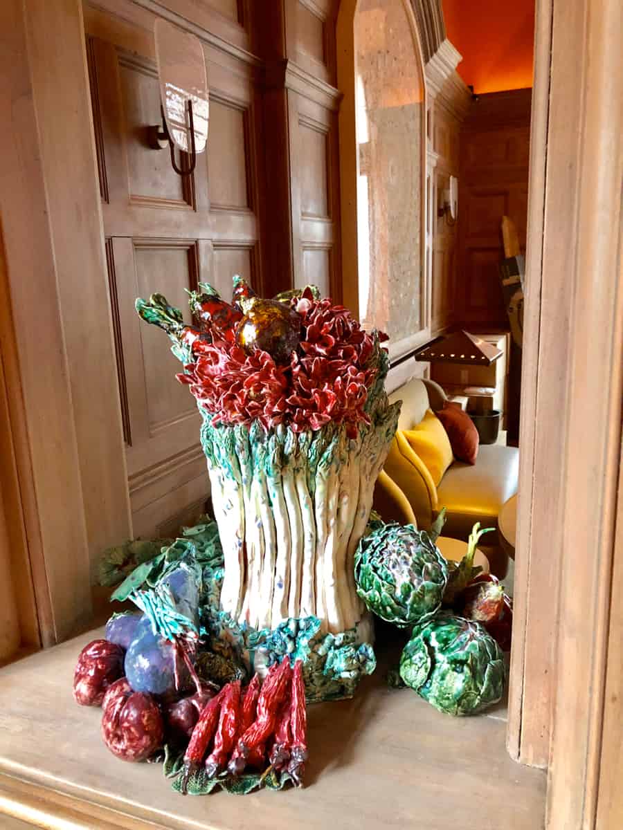 BouquetdaspergesFoliepotagere2019InstallationceramiquesTheConnaughtLondresRestaurantHeleneDarrozeBachelotCaron