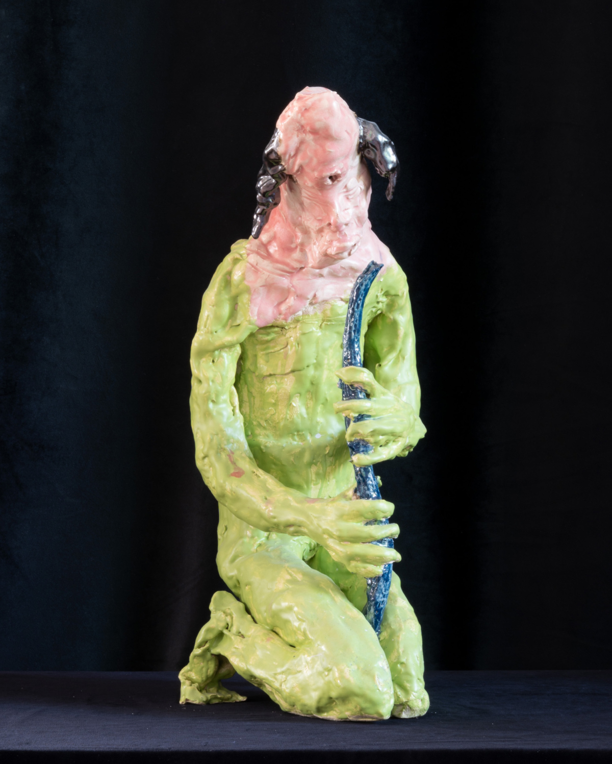 Cyclope à la flûte, 2021 Sculpture céramique H 52 x L 23 x P 27 cm BC-2101 ©Bachelot&Caron