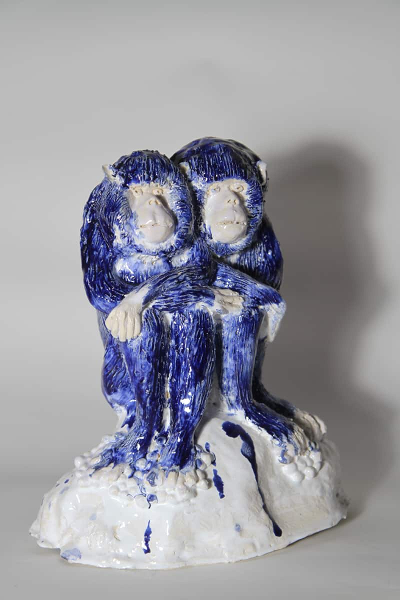Jumeaux Série Singes bleus sculpture céramique Dia28 x 35H cm BC-2145 ©Bachelot&Caron