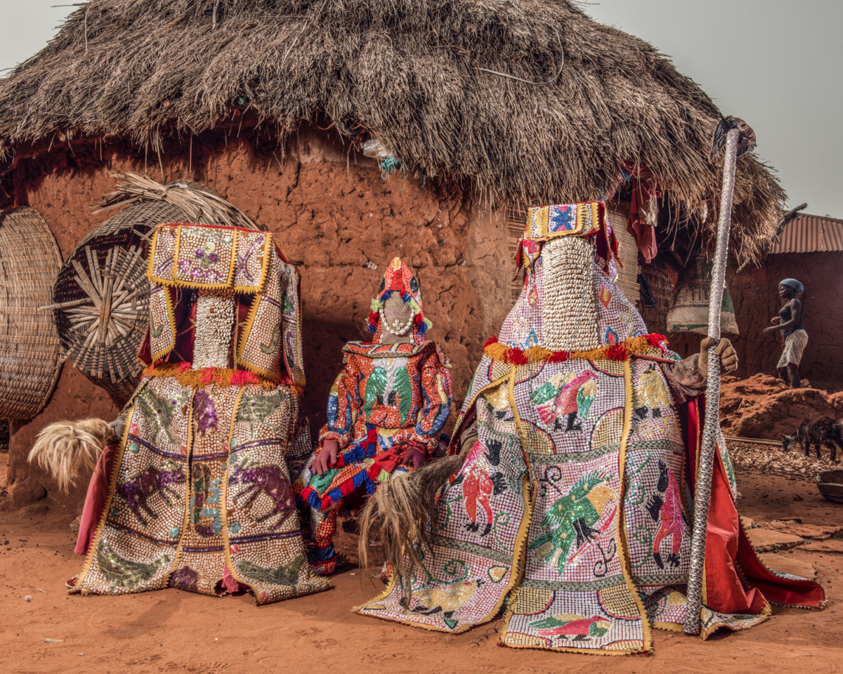 Egungun #22, Bénin, Real Portraitik #6, 2018-2020 Photographie fine art print sur Hahnemühle SG-EG22 ©Stephan Gladieu