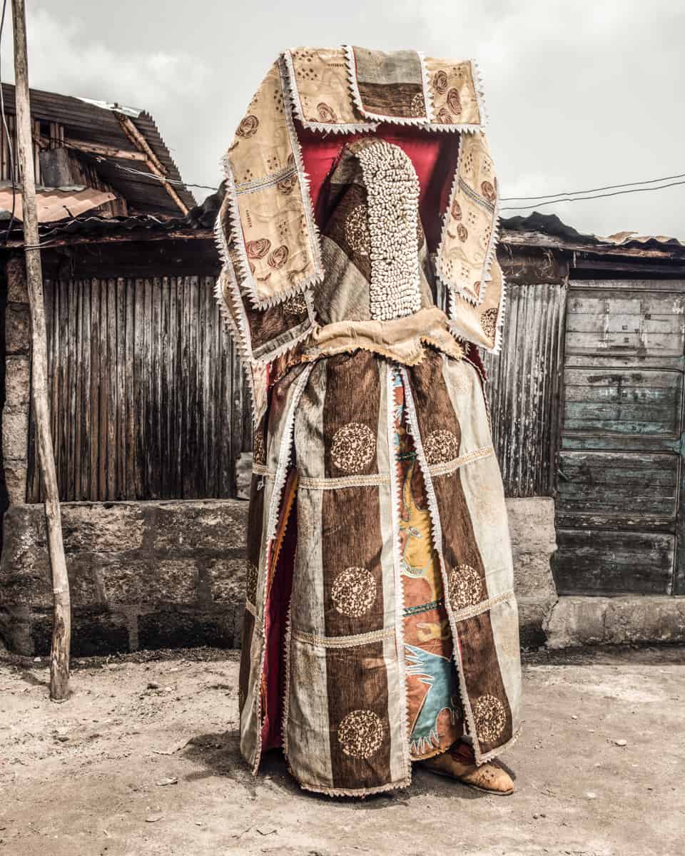 Egungun #38, Bénin, Real Portraitik #6, 2018-2020 Photographie fine art print sur Hahnemühle SG-EG38 ©Stephan Gladieu