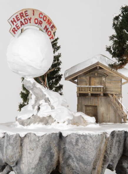 Herecomereadyornot2022sculpturetechniquemixtesursocle38x38x27cmsocle40x30x138cmdtailLF-2209LafratriecourtesySchoolGalleryOlivierCastaing