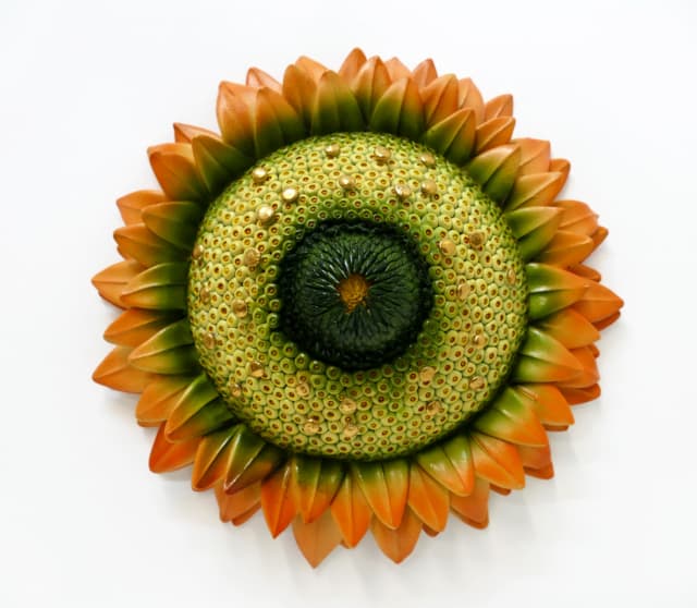 La fleur précieuse, 2021 sculpture grès émaillé D.30 x H.9 cm MP-2119 ©Muriel Persil 