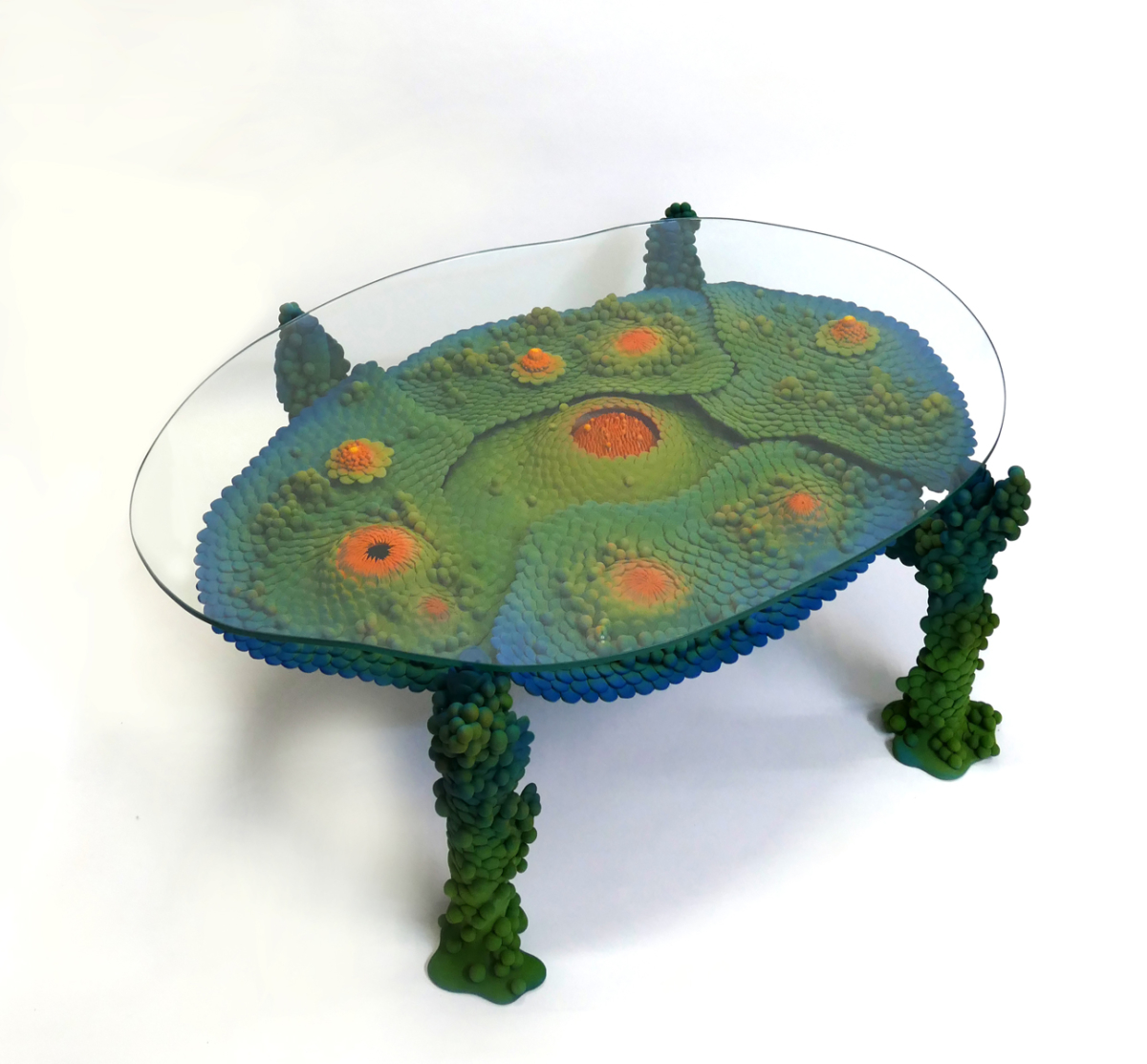 Frog, 2023, table basse, sculpture céramique, grès et engobes couleurs 107x75 cm MP-2214  ©Muriel Persil