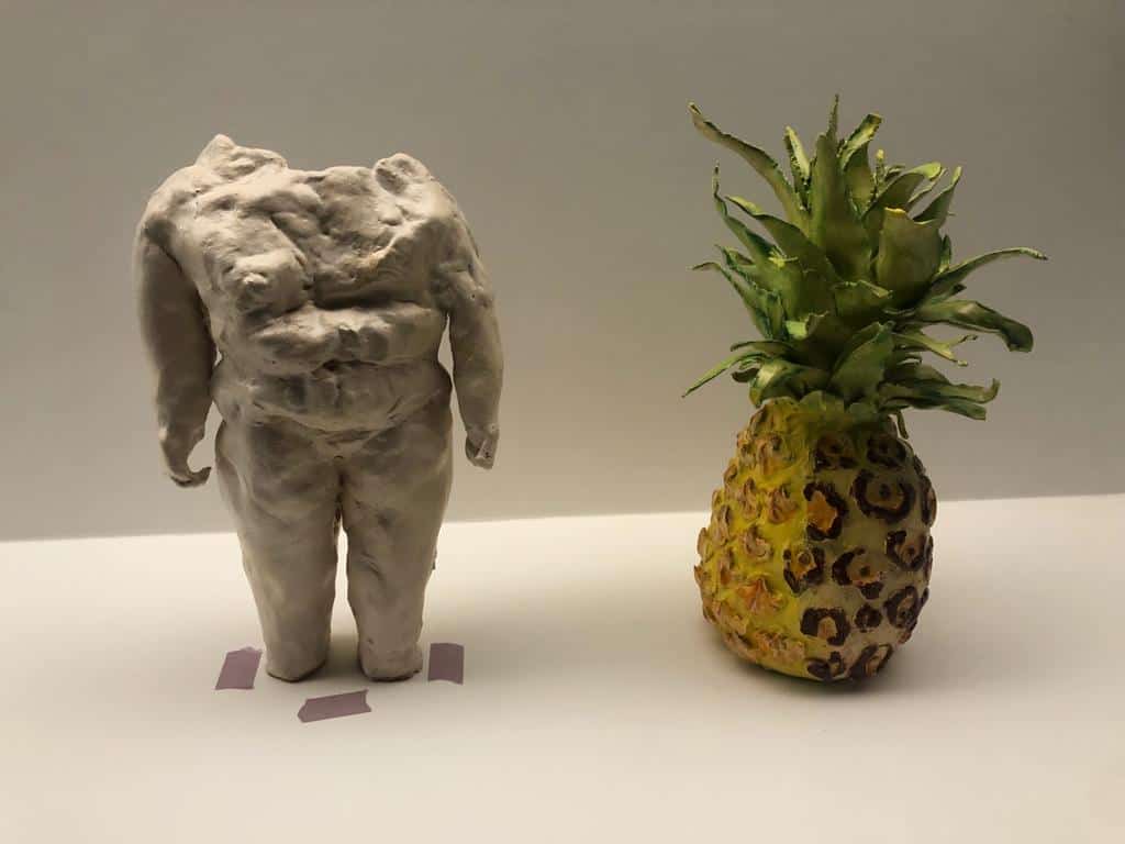 Jaguar & petit ananas panthère, 2023 sculpture céramique, terre cuite émaillée 36x22x15 cm / 40x25 cm BC-2331 / BC-2341 ©Bachelot&Caron
