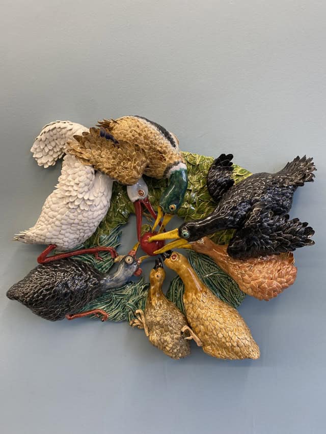 Cercle des P. disparus, 2023 sculpture faïence émaillée 65 x 52 x 13 cm  OT-2305 ©Onno Theelen