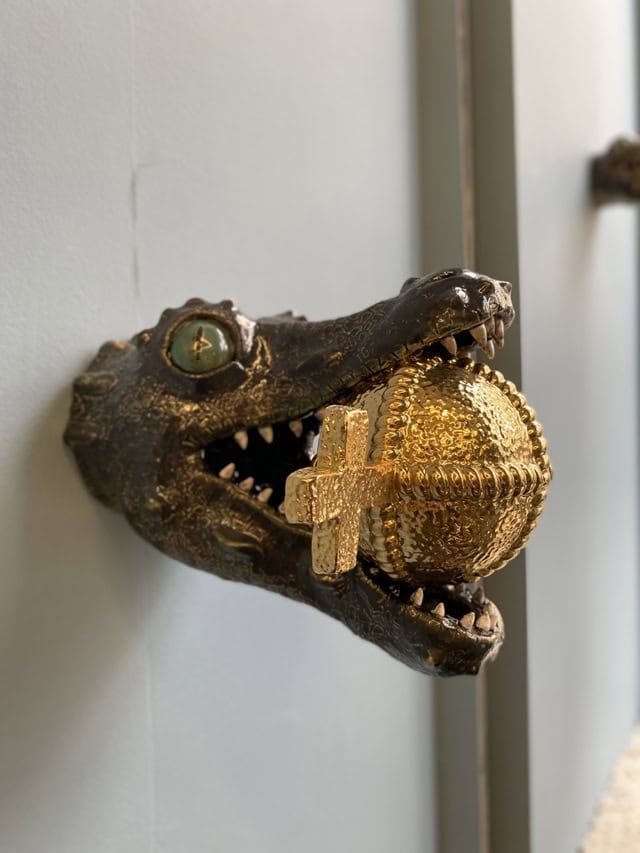 Don Camillo crocodile, 2024 sculpture céramique faïence émaillée 19 x 19 x15 cm OT-2402 ©Onno Theelen