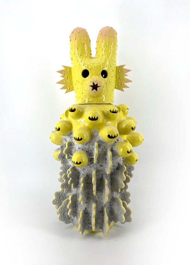 Bunny melt, 2023, sculpture grès, engobes et émaux ©Kartini Thomas