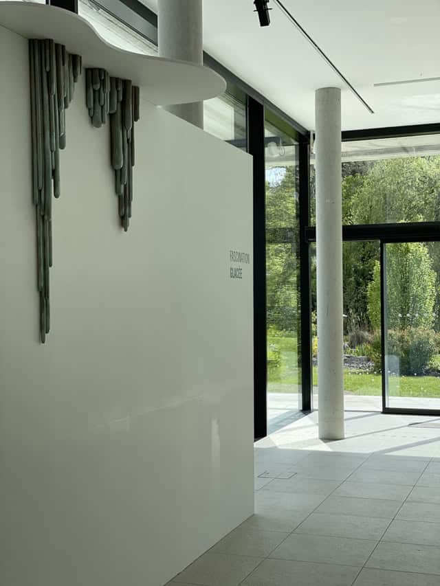 Installation, 2023 sculptures céramique, grès extrudé émaux dimensions variables ©Safia Hijos