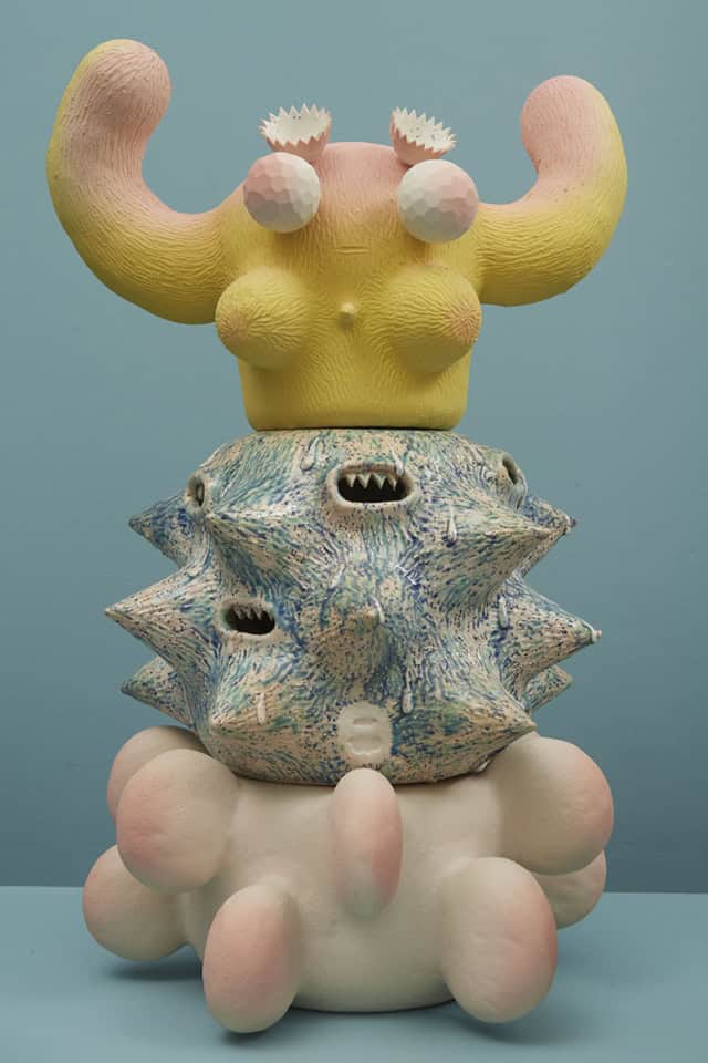 Saucisse, 2023 sculpture porcelaine, engobes, émaux, H.62 x 36 x 36 cm KT-2403 ©Kartini Thomas Photo ©Stephan gladieu 