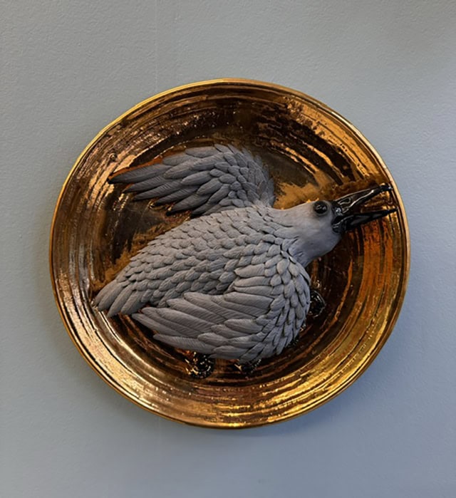 Pica sieste, 2024 sculpture faïence émaillée L30xP16xH38,5 cm OT-2424 ©Onno Theelen 