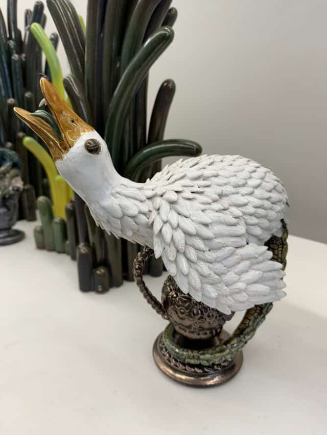 oiseau mutant, 2024 sulpture faïence émaillée, 27x18x31 cm OT-2426 ©Onno Theelen 