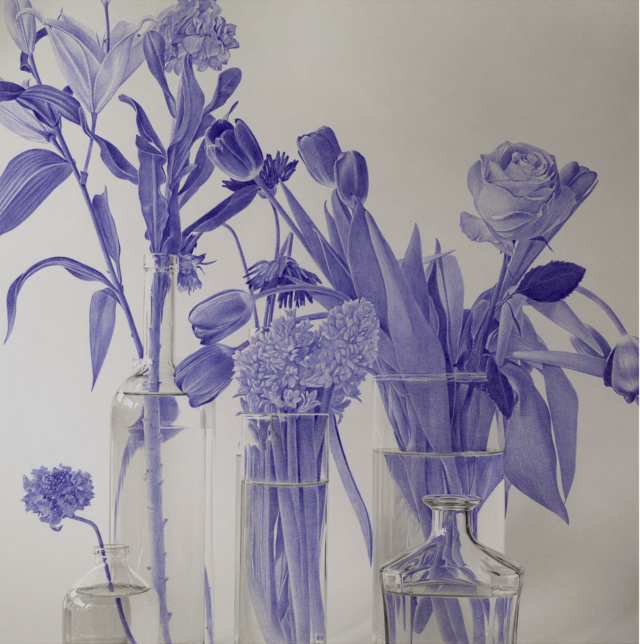 fleurs bleues, 2025 dessin stylo à bille sur photo 50x50 cm KO-2516 ©Konrad