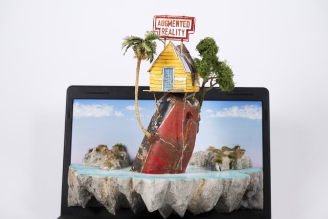 Augmented reality, 2024 sculpture technique mixte 28x41x28 cm LF-2402  ©La Fratrie 