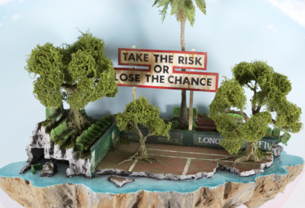 Taketheriskorloosethechance2024sculpturetechniquemixtesouscapotplexiglasDia50cmLF-2424LaFratrie