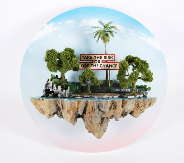 Take the risk or loose the chance, 2024 sculpture technique mixte sous capot plexiglas, Dia 50 cm LF-2424 ©La Fratrie 