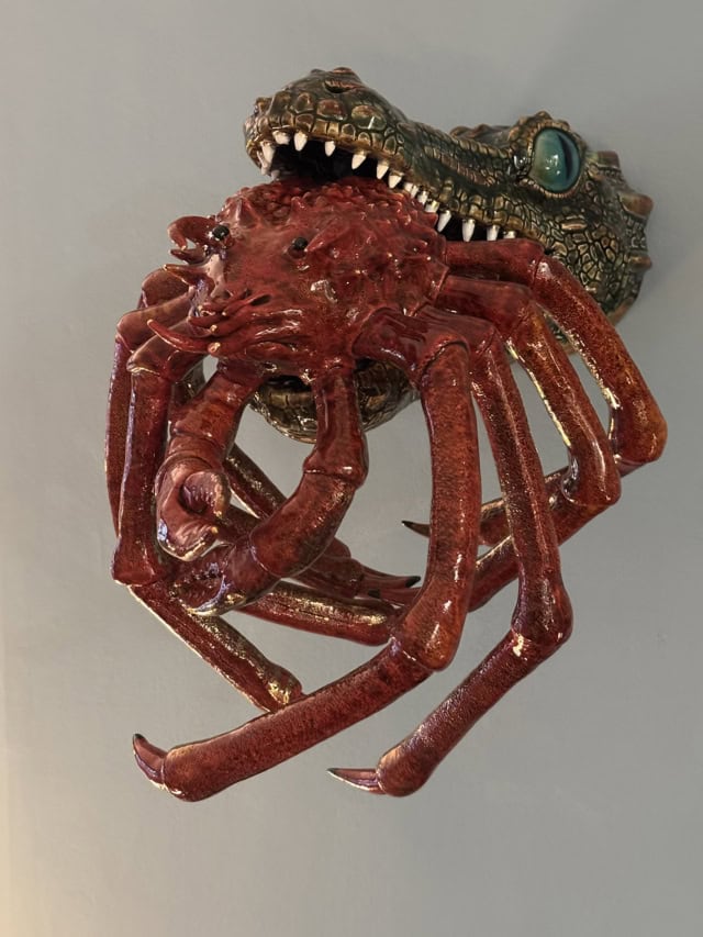 Crocodile and crab, 2025 sculpture céramique, 40x35x30 cm OT-2514 ©Onno Theelen 