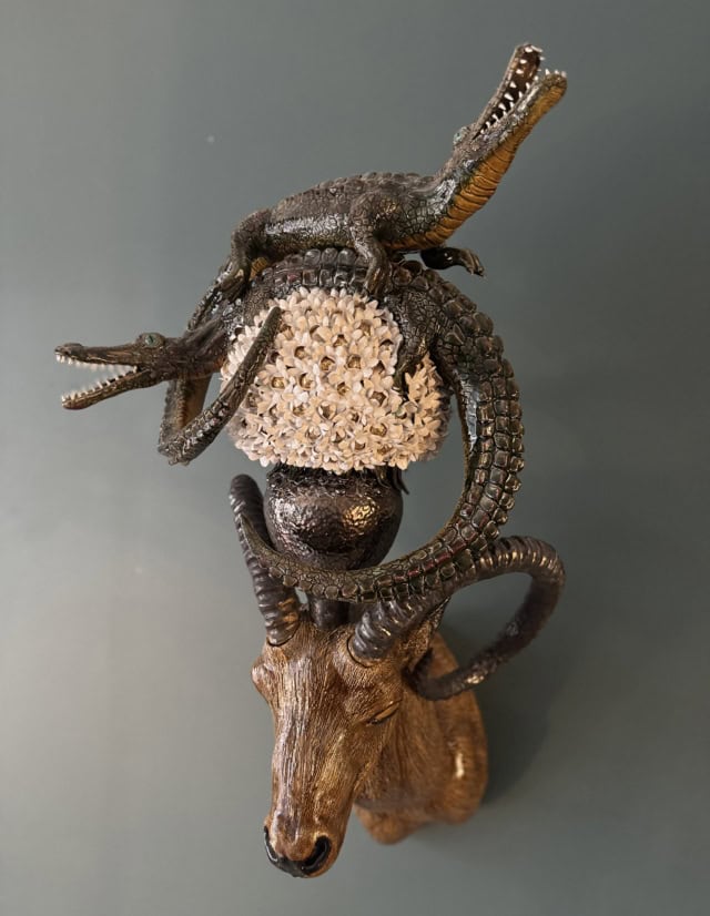 Figure de style, 2025 sculpture faïence émaillée 50x46x93 cm OT-2525 ©Onno Theelen 