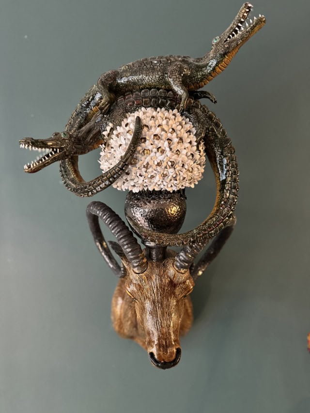 Figure de style, 2025 sculpture faïence émaillée 50x46x93 cm ©Onno Theelen OT-2525 PH14 web