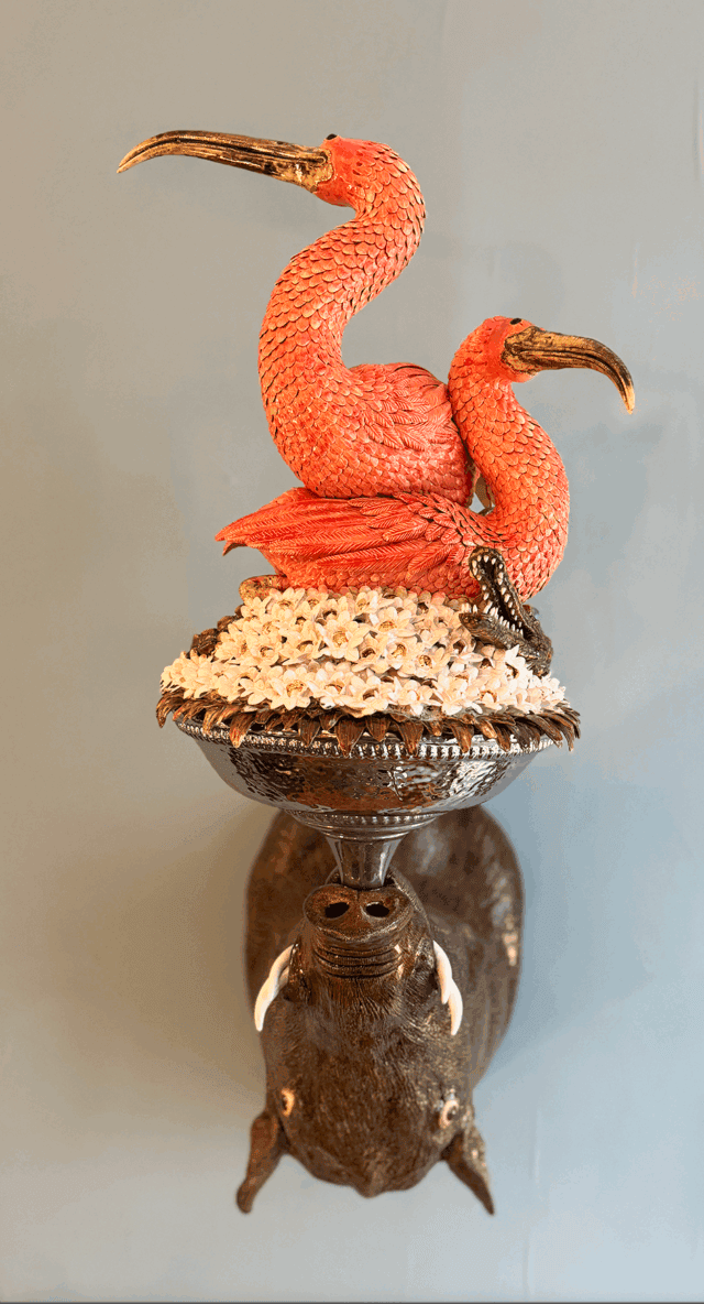 Ibis cul par dessus tête, 2025 sculpture faïence émaillée 35x60x100 cm OT-2524 ©Onno Theelen 