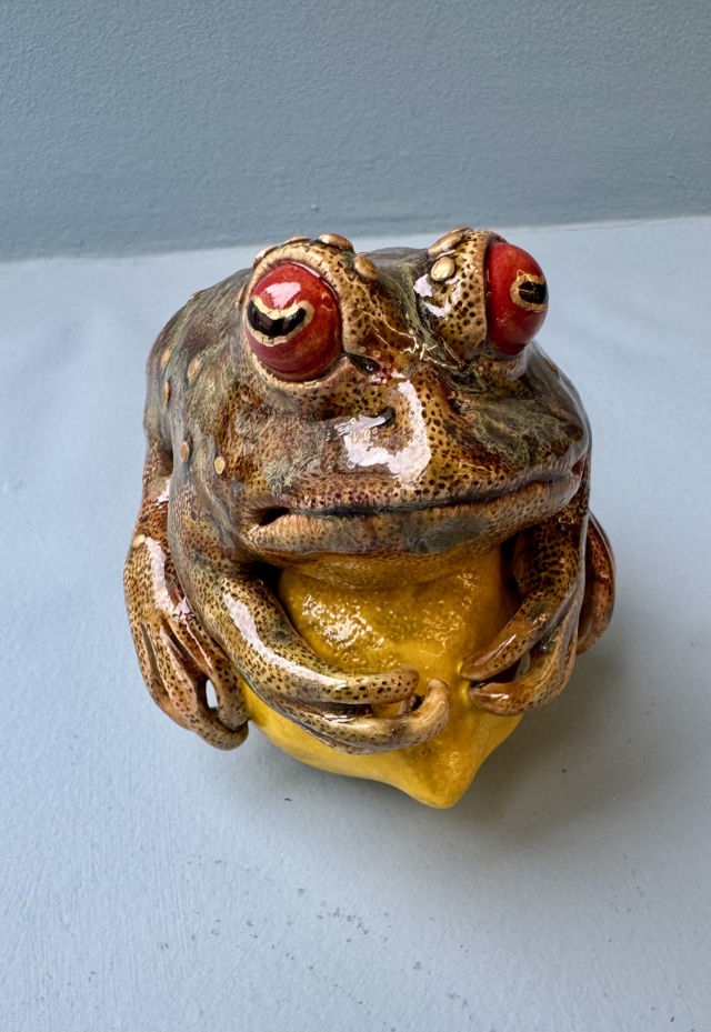 Lemon ride, 2025 sculpture faïence émaillée 11x10x11 cm OT-2521 ©Onno Theelen 