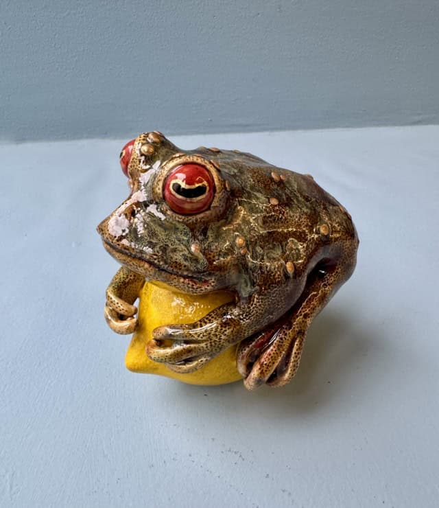 Lemon ride, 2025 sculpture faïence émaillée 11x10x11 cm OT-2521 ©Onno Theelen 