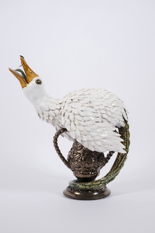 Oiseau mutant, 2024 sculpture faïence émaillée, 27x18x31 cm OT-2426 ©Onno Theelen