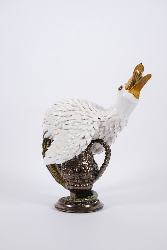 Oiseau mutant, 2024 sculpture faïence émaillée, 27x18x31 cm OT-2426 ©Onno Theelen