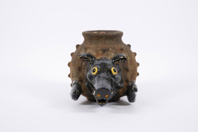 Rusty boar kettle, 2024 sculpture faïence émaillée, 17x20x14 cm OT-2428 ©Onno Theelen 