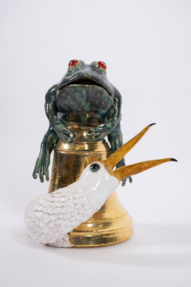 Frog and captured beard, 2024 sculpture faïence émaillée, 28x22x15 cm OT-2430 ©Onno Theelen 