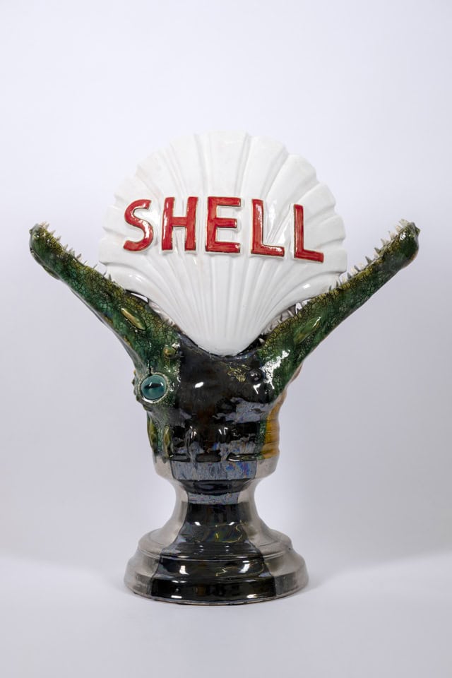 Oil eating crocodile, 2024 sculpture faïence émaillée 61x52x24 cm OT-2431 ©Onno Theelen