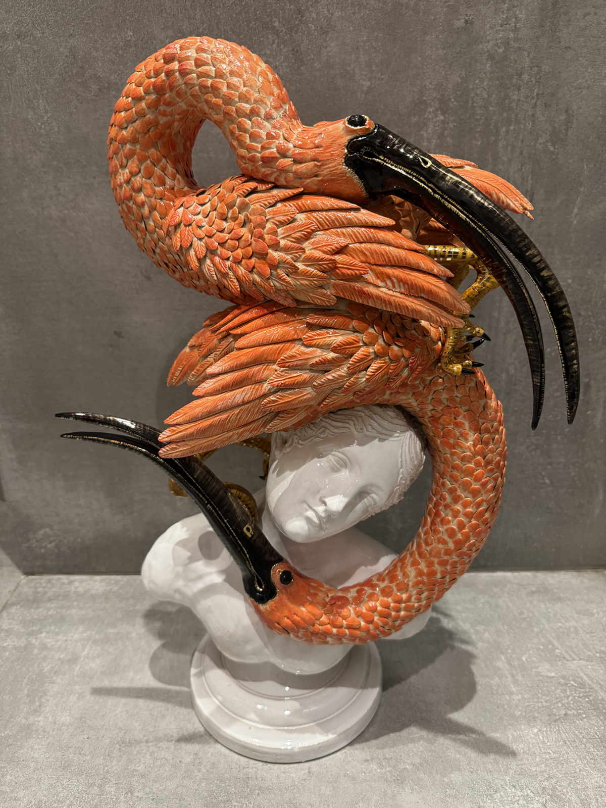 Venus and Ibisses, 2025, sculpture céramique, 54x40x20 cm OT-2513 ©Onno Theelen 