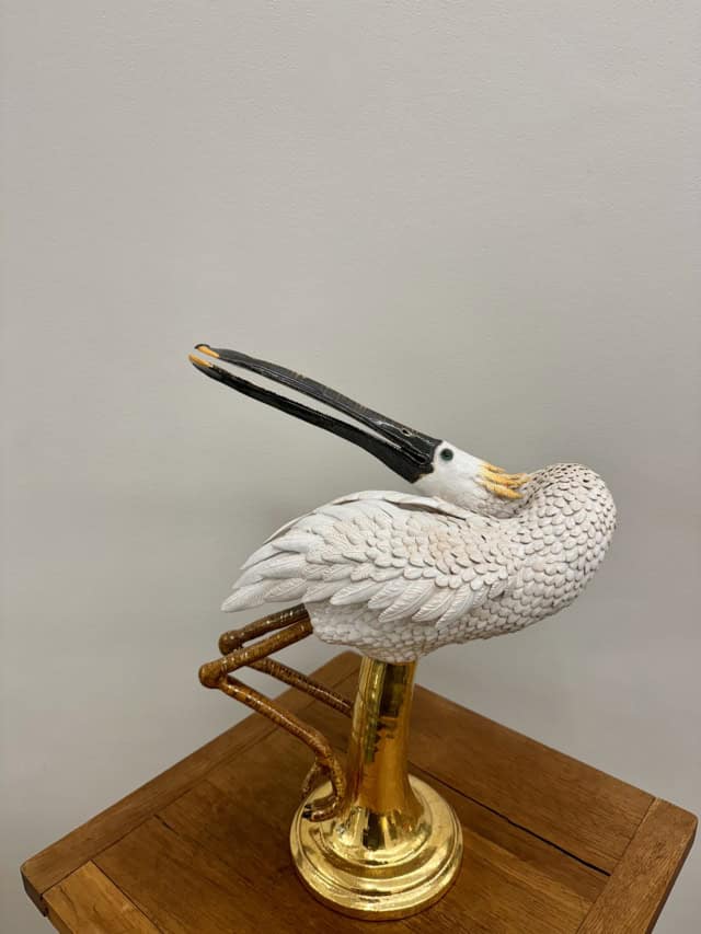 Maître Ibis, 2025 sculpture faïence émaillée 40x40x25 cm OT-2517 ©Onno Theelen 