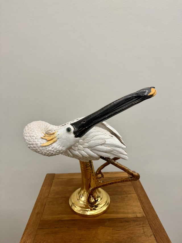 Maître Ibis, 2025 sculpture faïence émaillée 40x40x25 cm OT-2517 ©Onno Theelen 