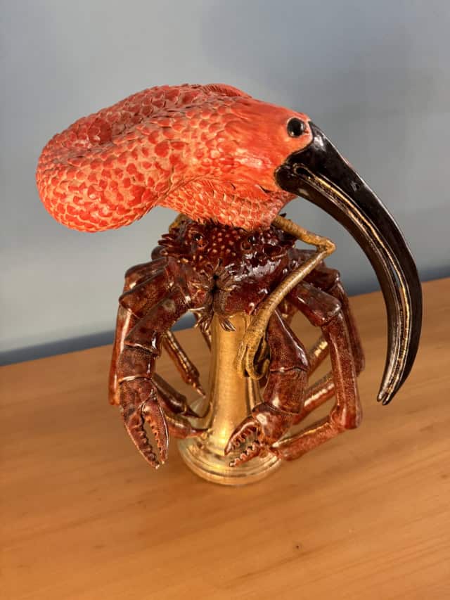 Ibis on crab, 2025 sculpture céramique 40x30x30 cm OT-2519 ©Onno Theelen