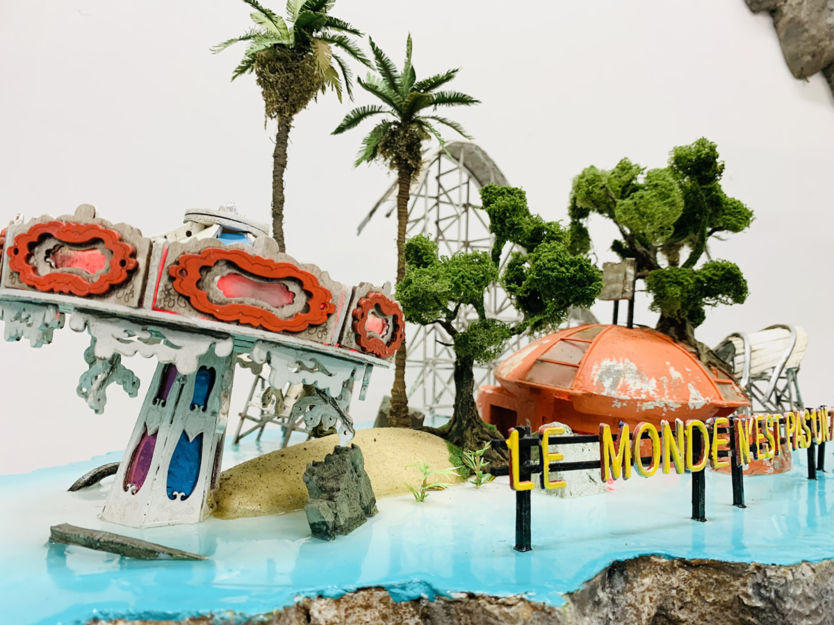 Le monde n'est pas un panorama, 2025 sculpture technique mixte 70x37x52 cm LF-2508 ©La Fratrie 